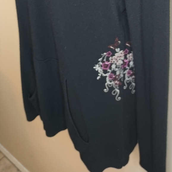 BCBGMaxAzria Black V-Neck Sweater - Picture 3 of 11